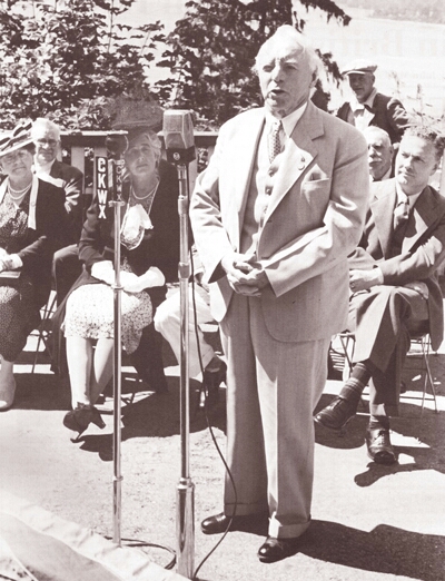 Howay-Judge-at-Prospect-Point